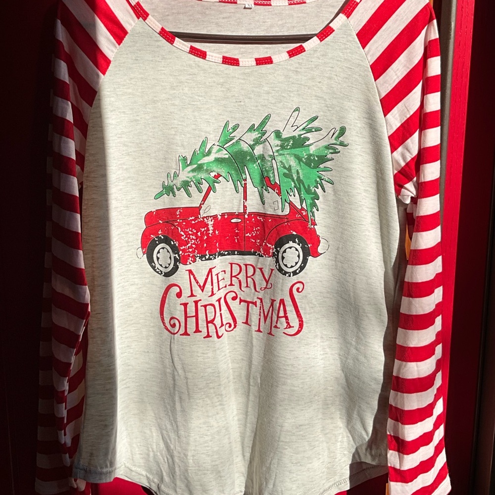 Red VW bug Merry Christmas t-shirt
Women’s XL
New w/o tags